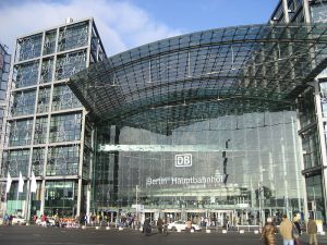 800px-Berlin_Hauptbahnhof_train_station