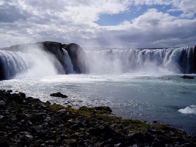 800px-Islande_-_La_cascade_Godafoss Godafoss