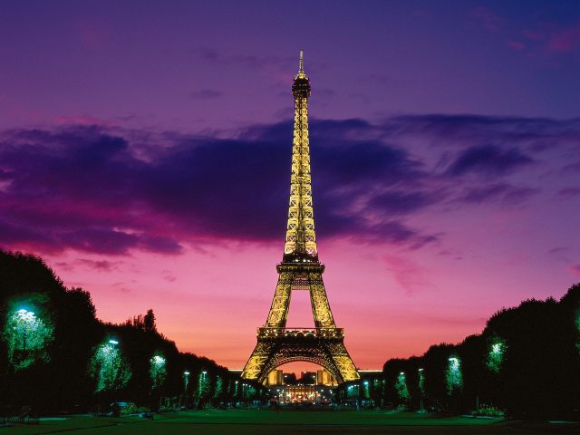 Eiffel_Tower_at_Night_Paris_