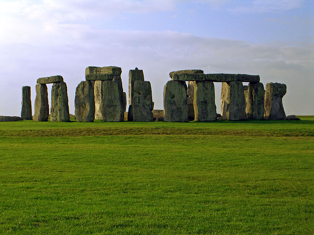 640px-Stonehenge_Distance