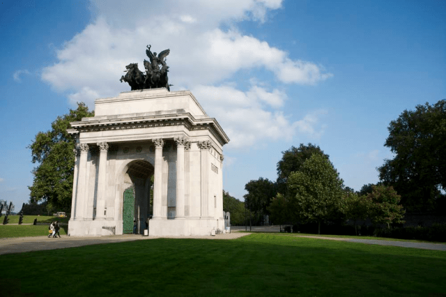 wellingtonarchfromeastside