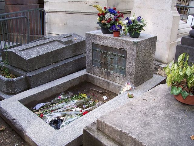 800px-Jim-Morrison_Pere_Lachaise_2