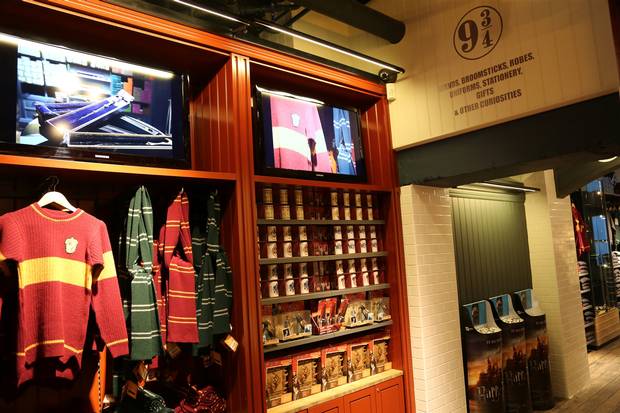 Harry+Potter_Shop+Interior+3