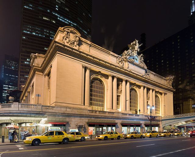 Image-Grand_central_Station_Outside_Night_2