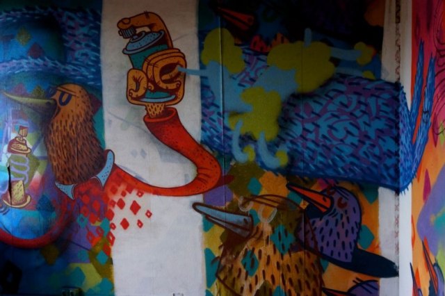 item3_rendition_slideshowWideHorizontal_paris-art-tour-13-bird-with-spray-paint-can