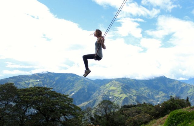 swing-at-the-end-of-the-world-soars-over-tungurahua-volcano-designboom-03