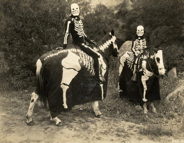 Old Halloween Costumes From Between the 1900's to 1920's (10)