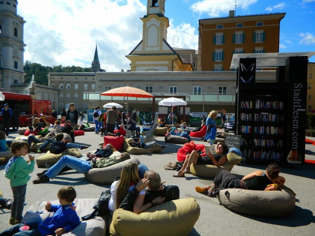 StadtLesen 2014 am Salzburger Mozartplatz___