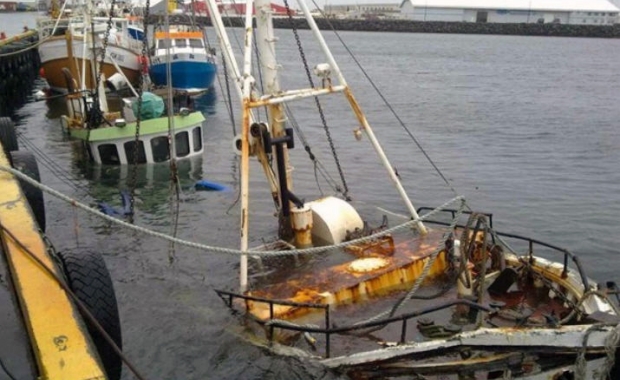 the_sunken_vessel_being_lifted_from_the_seabed_in_sandgerdi_harbour