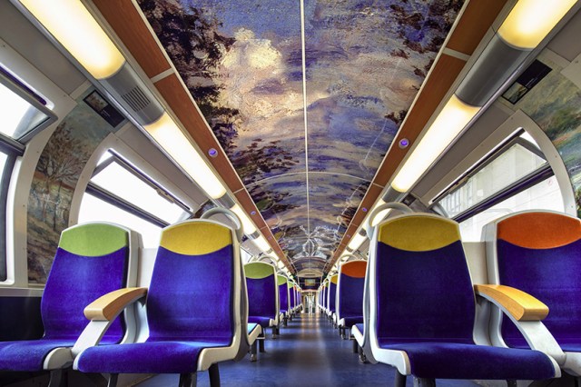 impressionist-art-public-trains-france-designboom-06