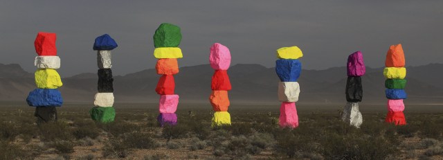 ugo-rondinone-seven-magic-mountains-designboom-1800
