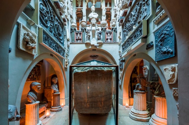 evening-opening-by-candlelight-sensational-lates-hendricks