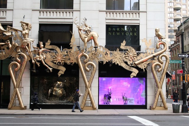 holiday-windows-barneys-01