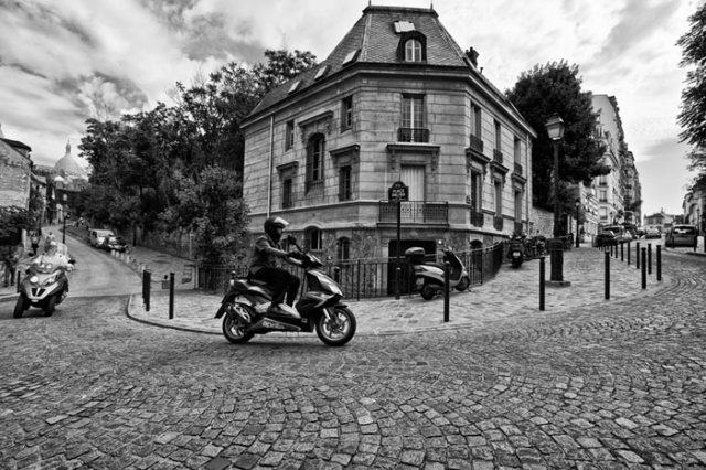 cobblestone-scooter-paris-2009